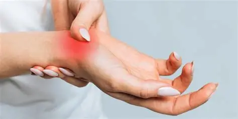 Çfarë e Shkakton Dhimbjen e Kyçit Të Dorës dhe Si Trajtohet?